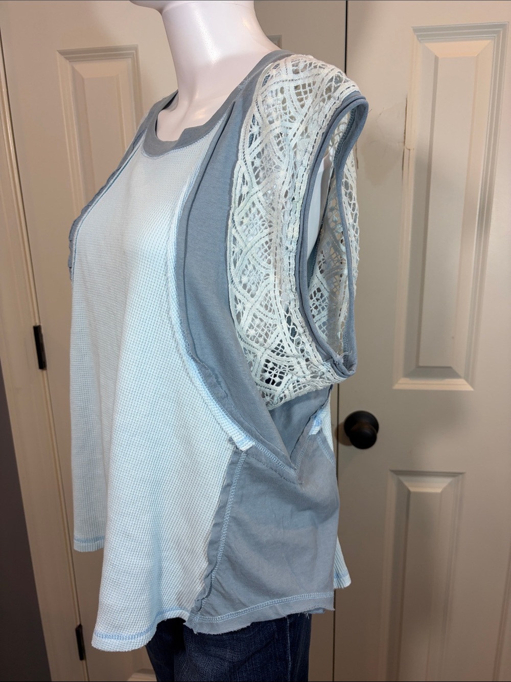 POL Light Blue Lace-Trim Sleeveless Tank - Picture 5 of 7